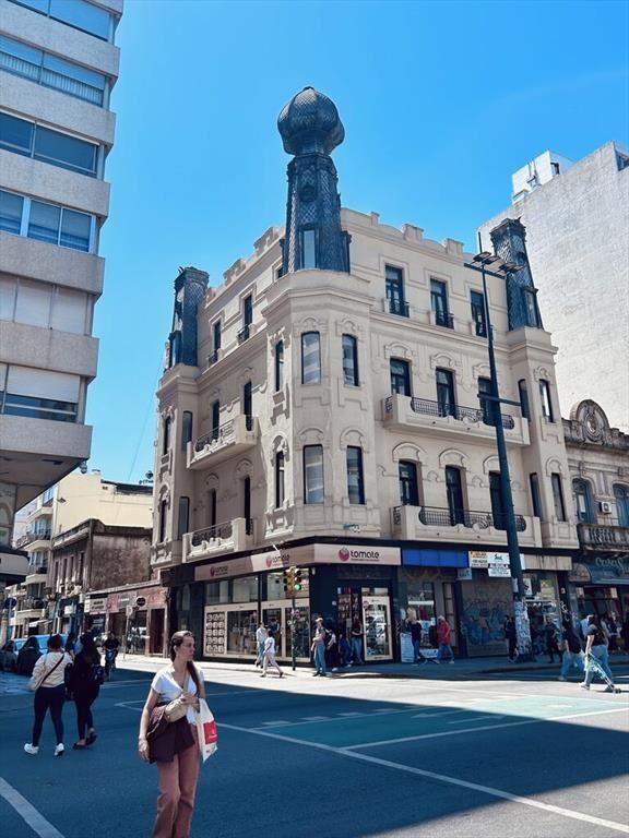 ALQUILER EDIFICIO TRES PISOS DE OFICINA EN 18 DE JULIO
