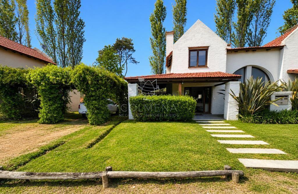 Casa en Barrio privado con piscina y cancha de