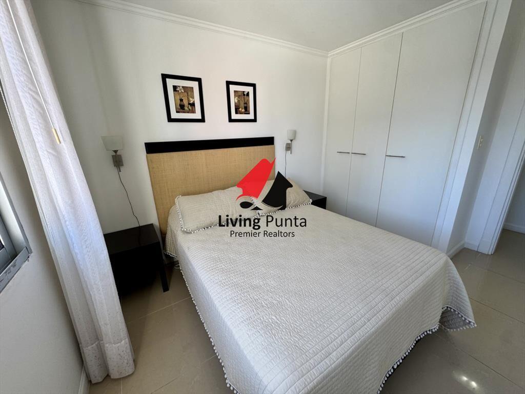 Apartamento en venta en peninsula con parrillero