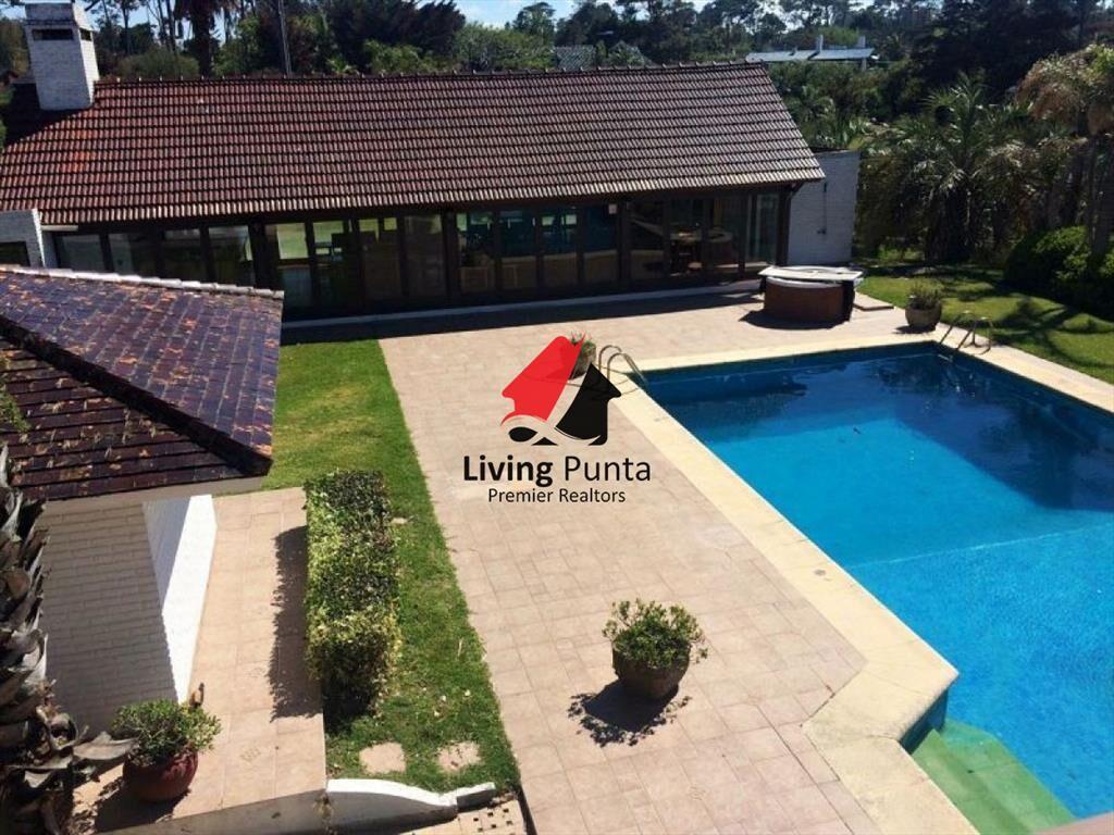 Casa en venta Playa Mansa 4 dormitorios ideal para proyecto
