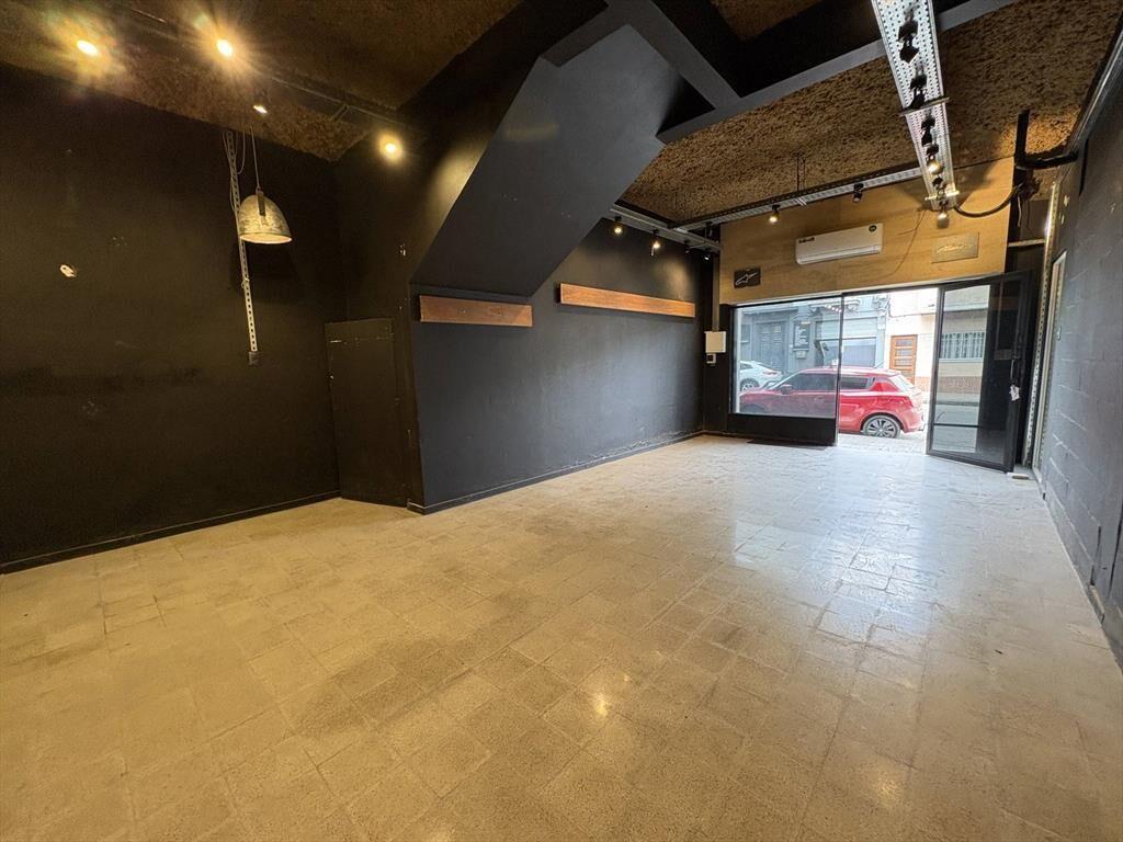 Alquiler - Local Comercial con 100 m2 en Tres Cruces
