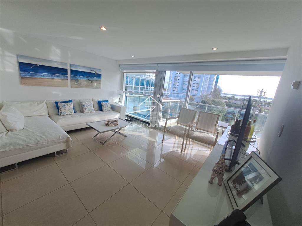 Apartamento en Playa Mansa a la venta 3 Dormitorios con vis