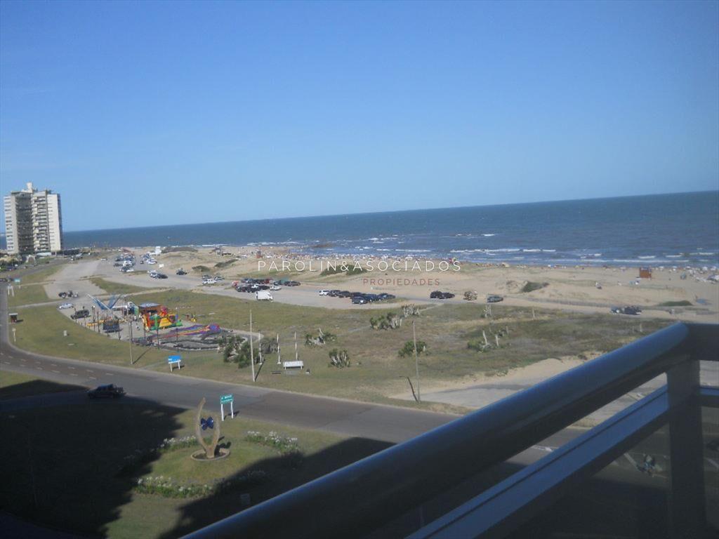 Apartamento de 3 dormitorios + dependencia de en