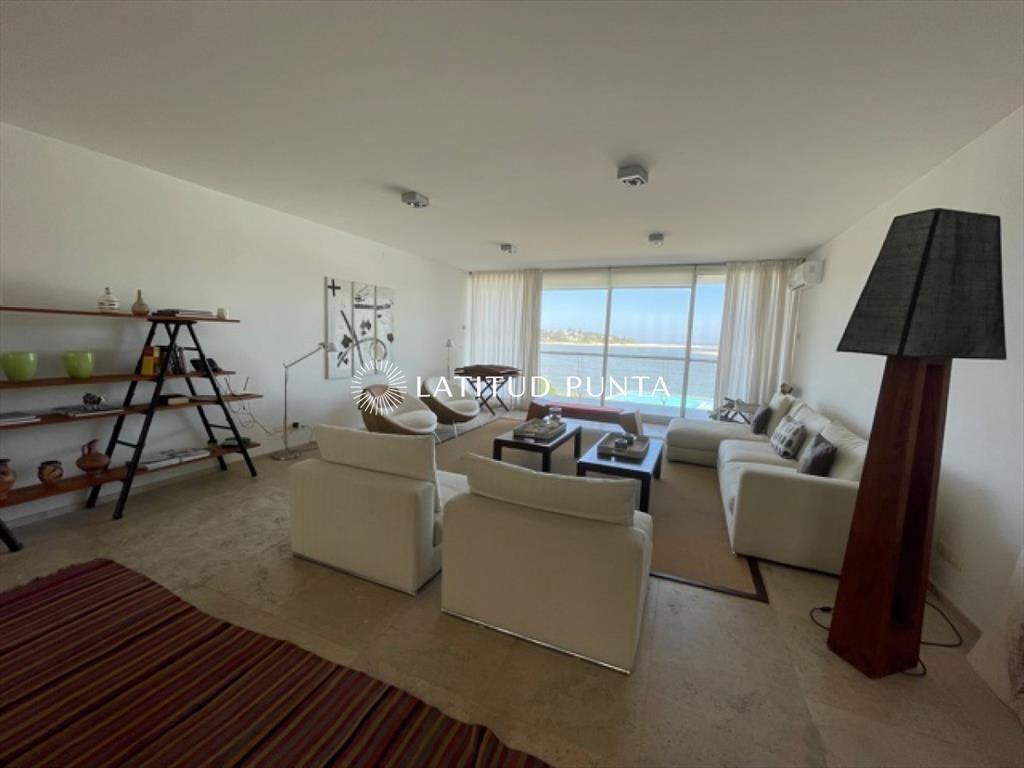 Apartamento en La Barra, 4 dormitorios