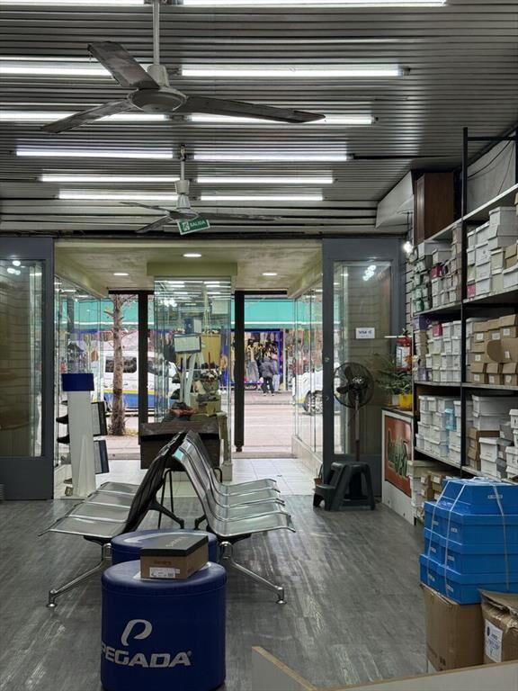 Alquiler local comercial · 150 m² · 8 de Octubre y Comercio