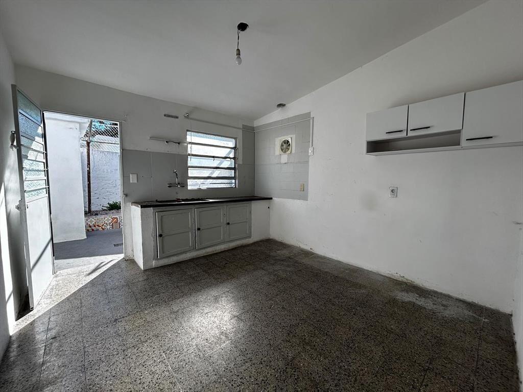 Casa en Alquiler de 2 dormitorios y cochera en Aires Puros