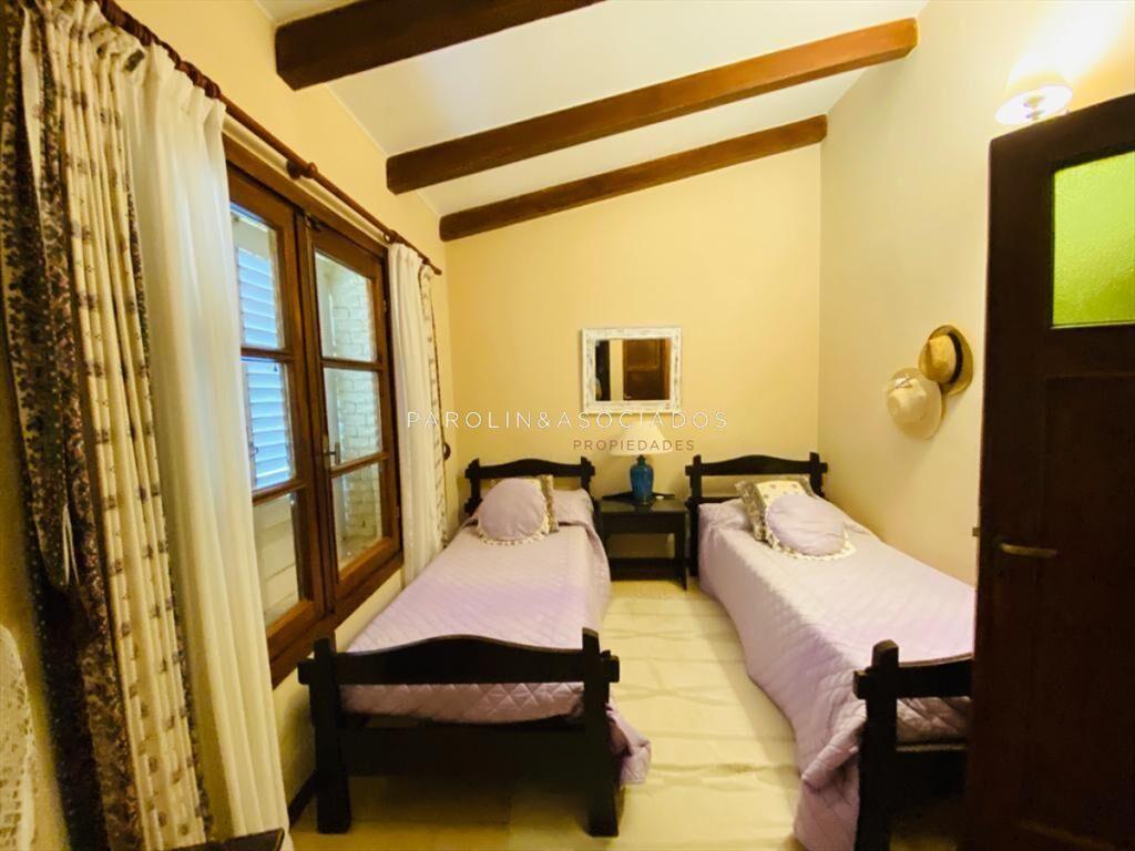 Excelente propiedad en venta de 4 suites en Punta