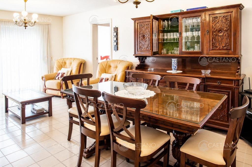 Vende apartamento de 2 dormitorios con vista al ,