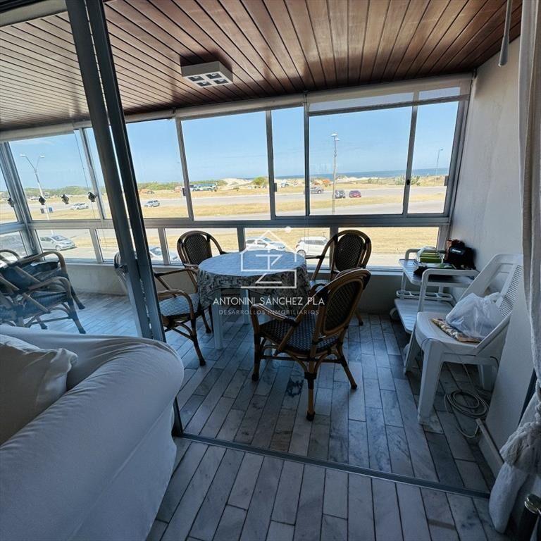 Apartamento en venta, primera linea de la playa brava