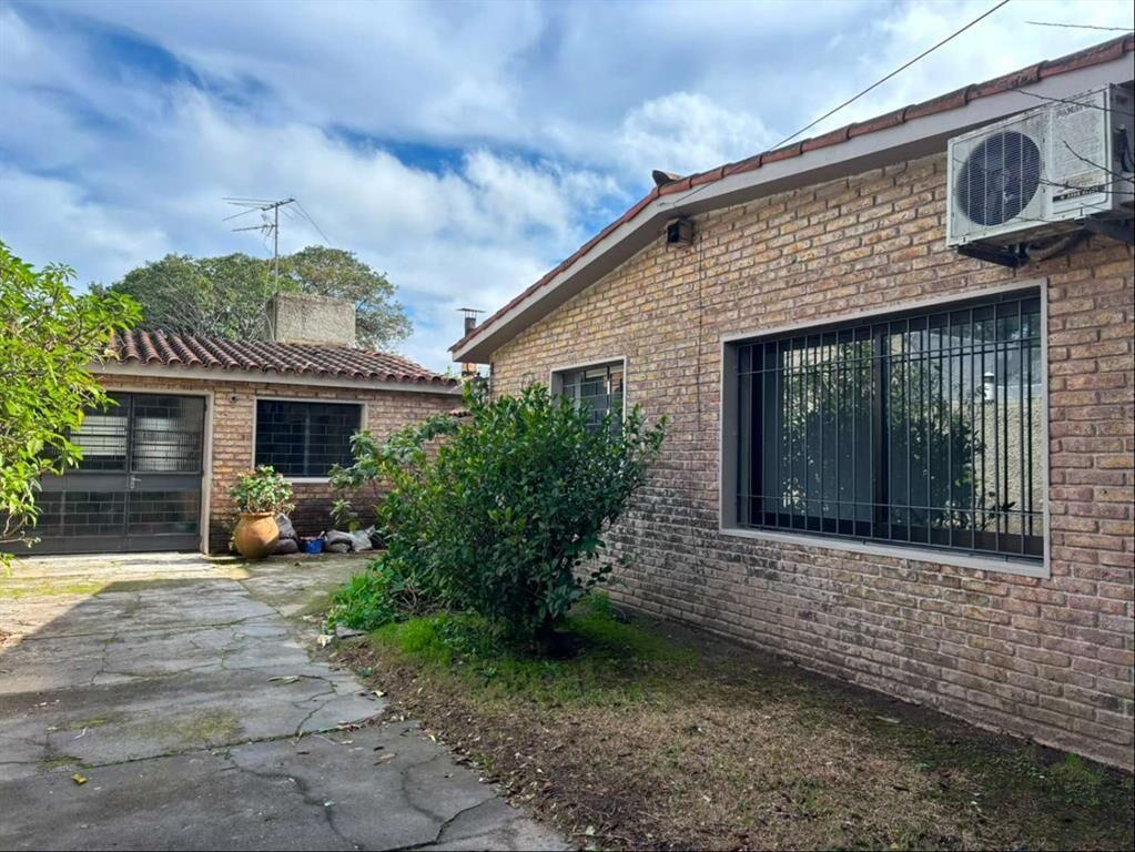 ALQUILER DE CASA EN CARRASCO NORTE 4 DORMITORIOS PRÓXIMO AL