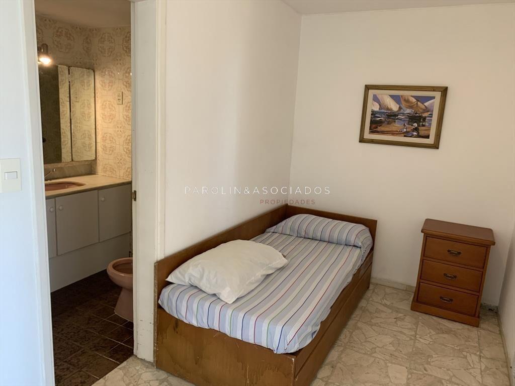 Apartamento en venta con vista al puerto de Punta del Este.