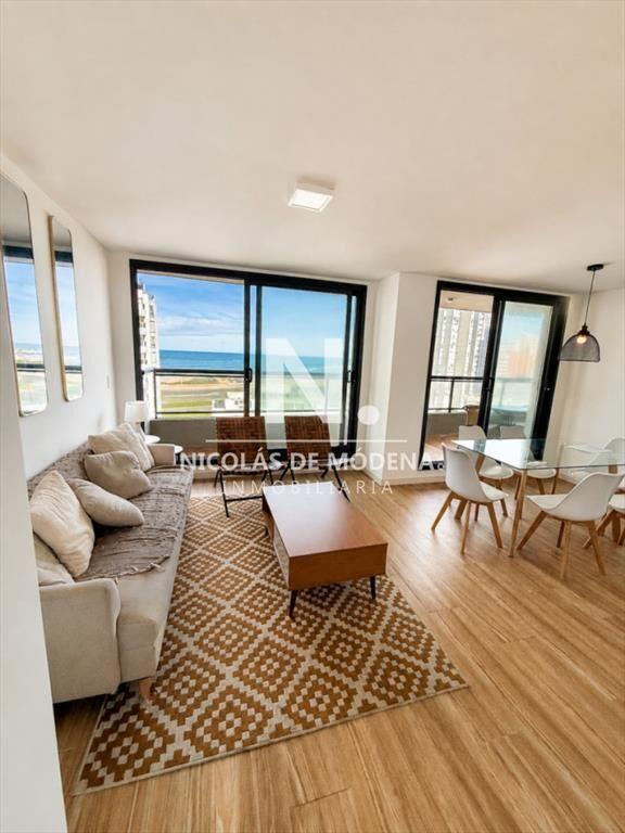 Apartamento de 2 dormitorios, frente al mar en