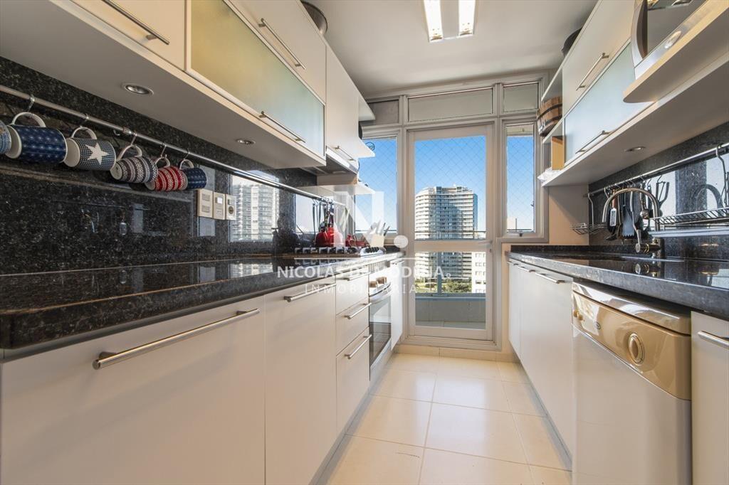 En venta departamento con balcon y 3 dormitorios