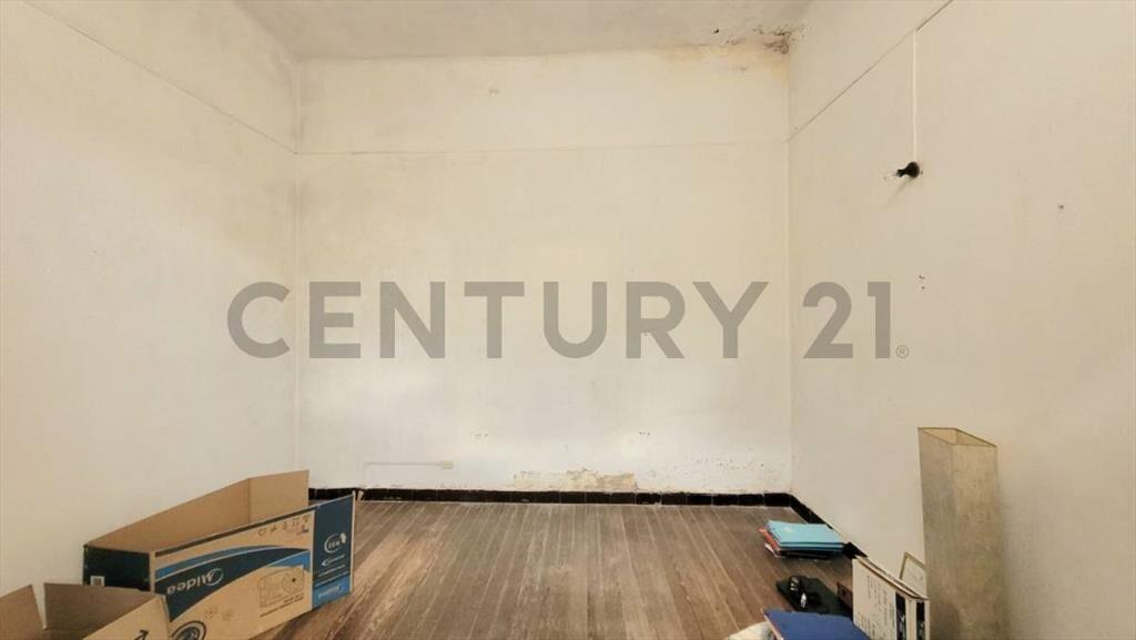 VENTA CASA A RECICLAR EN REDUCTO 100 m2 Al frente PH acep...