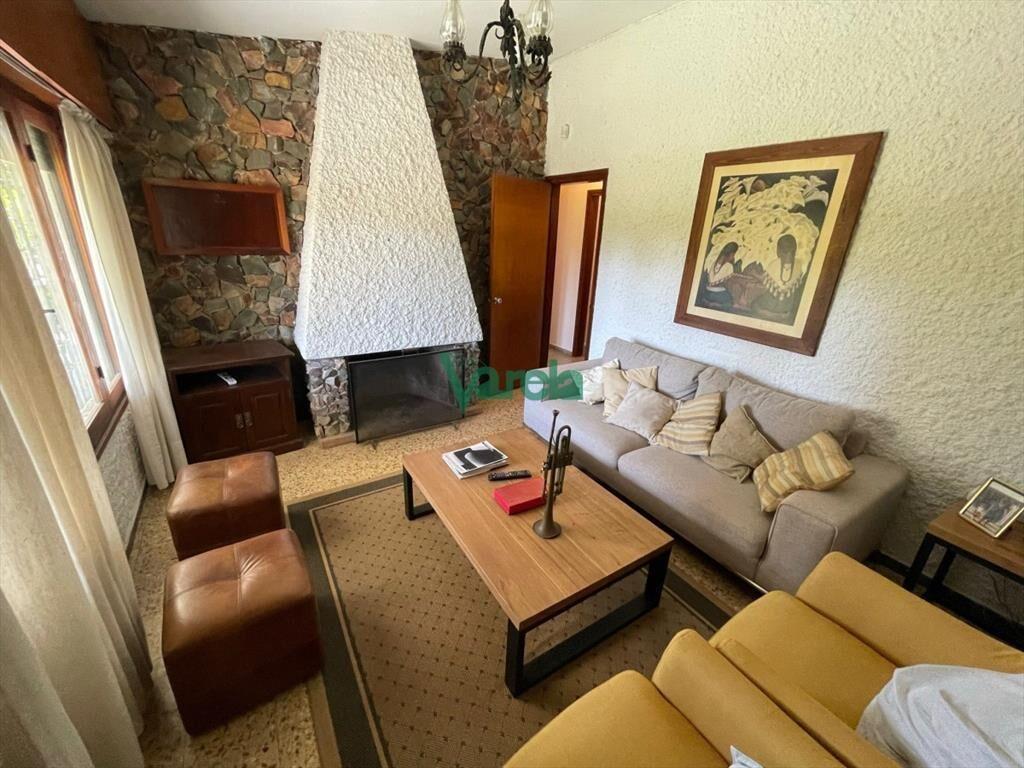 Casa de 6 dormitorios, piscina, en Parque del Sur
