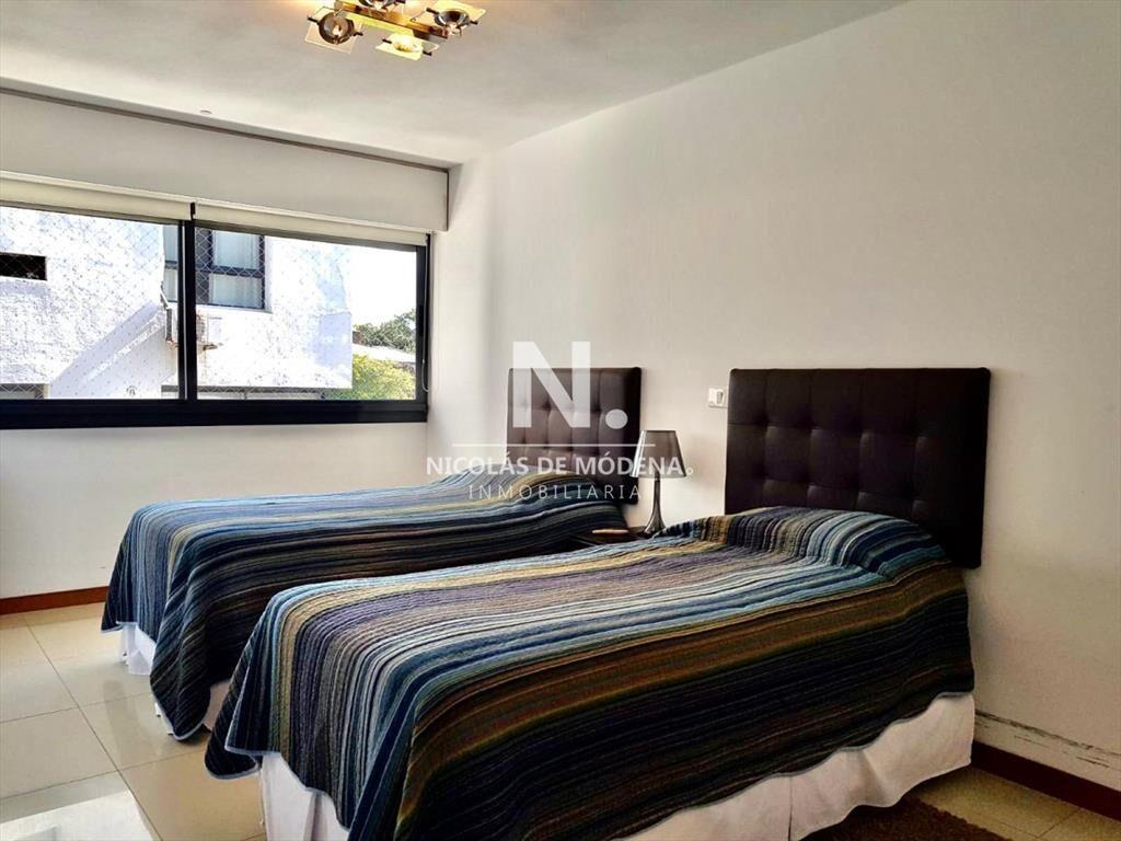 Excelente apartamento con 3 dormitorios - Playa Brava