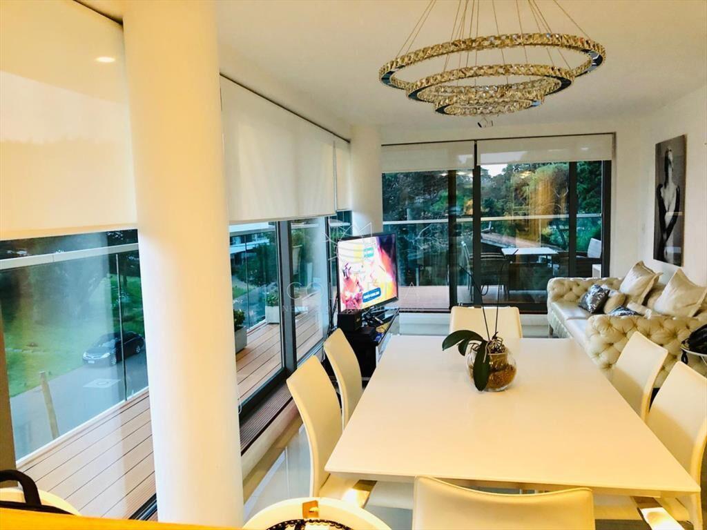 Apartamento en muy buen Edificio en la brava, con