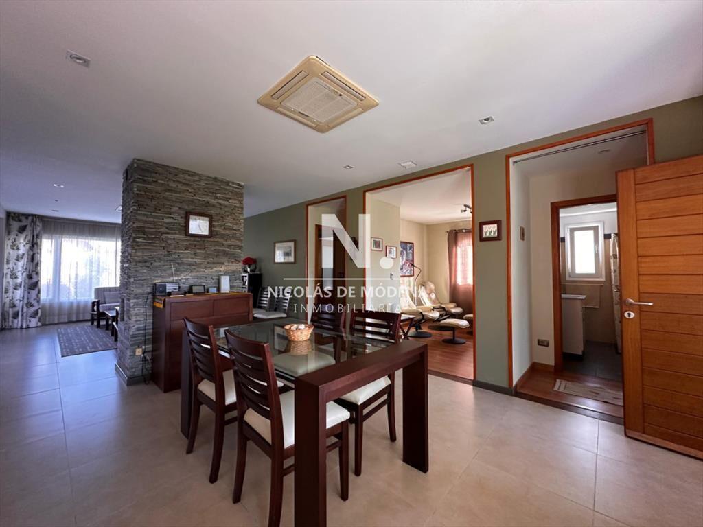 En venta chalet de 3 dormitorios con pergola, en