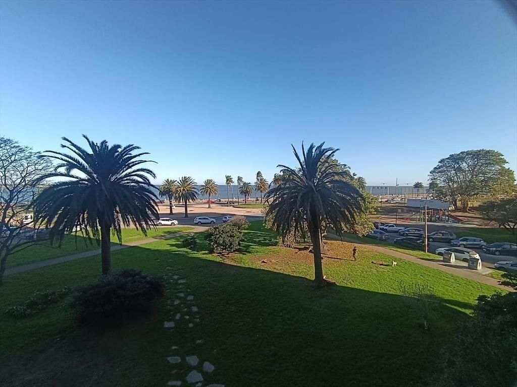 Cebollati frente a Rambla, proximo Embajada, 108 m2 , vista