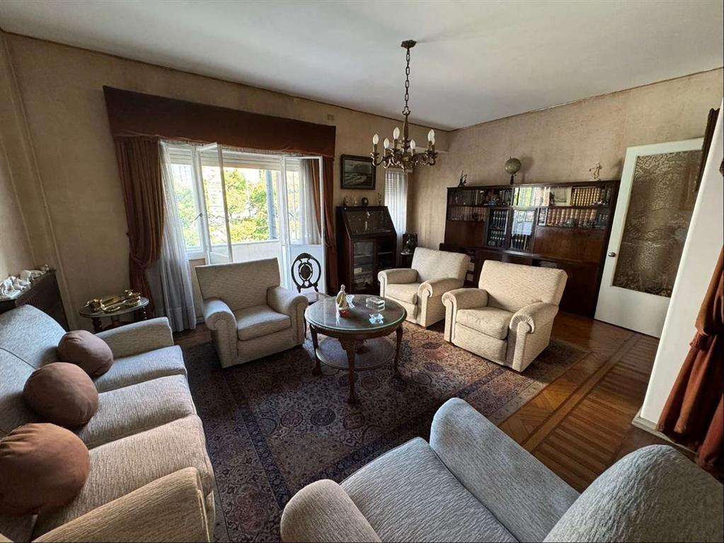 Exclusivo Apartamento Clásico en Av. 18 de Julio: Luminosid