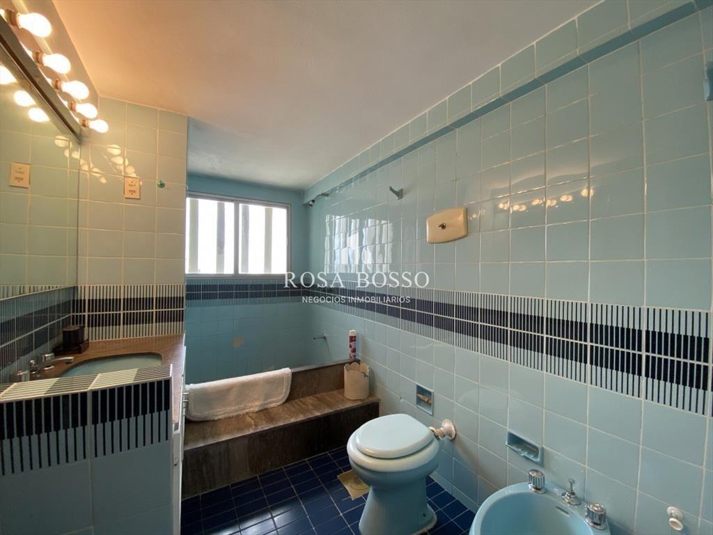Apartamento a la venta con 4 dormitorios y servicio complet