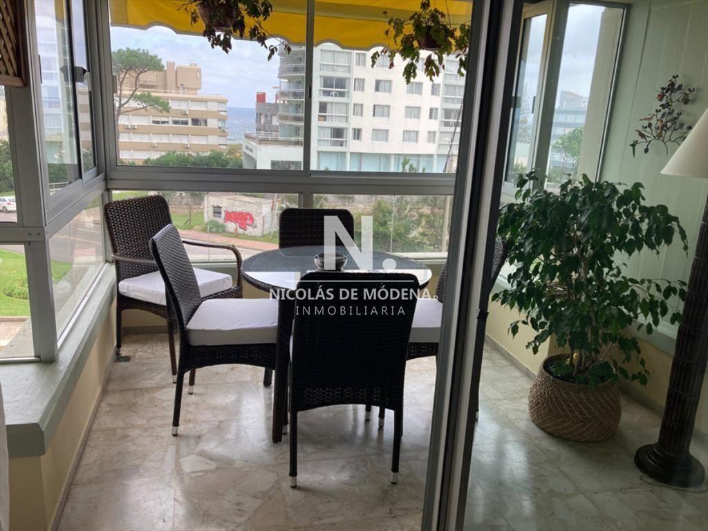 Apartamento en Venta de 3 Dormitorios con 3 en -