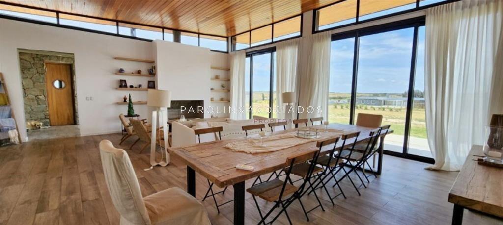 Casa en Venta de 4 Dormitorios en Pueblo Mio,