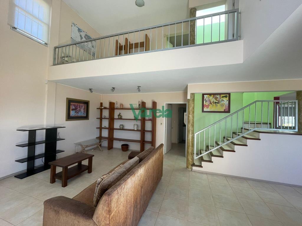 Casa de 4 dormitorios con piscina sobre la rambla