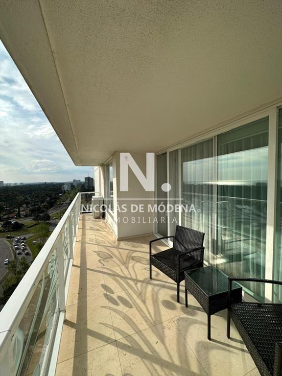 Se vende apartamento en Edificio Yoo, piso alto
