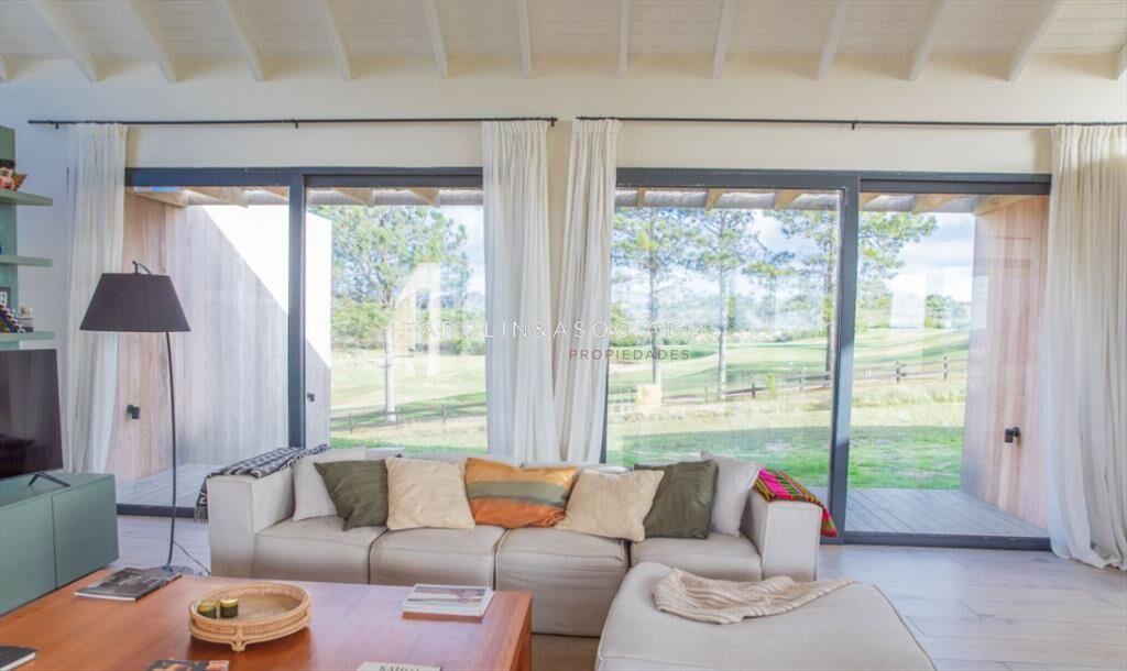 Casa en Venta de 4 Dormitorios en Pueblo Mio, del