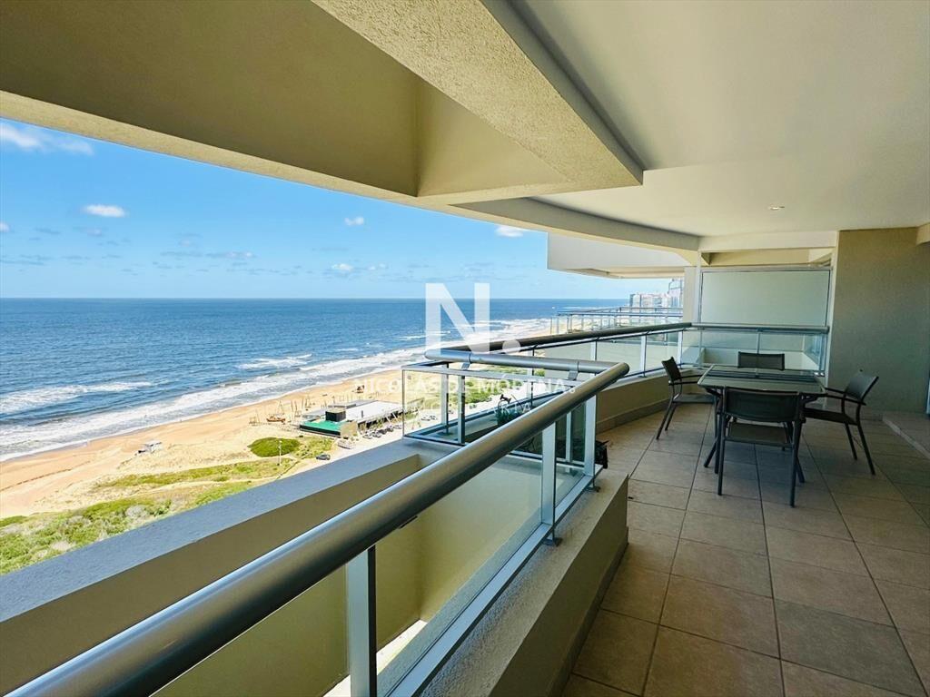Alquiler de apartamento en Brava Punta del Este de 3 dormit