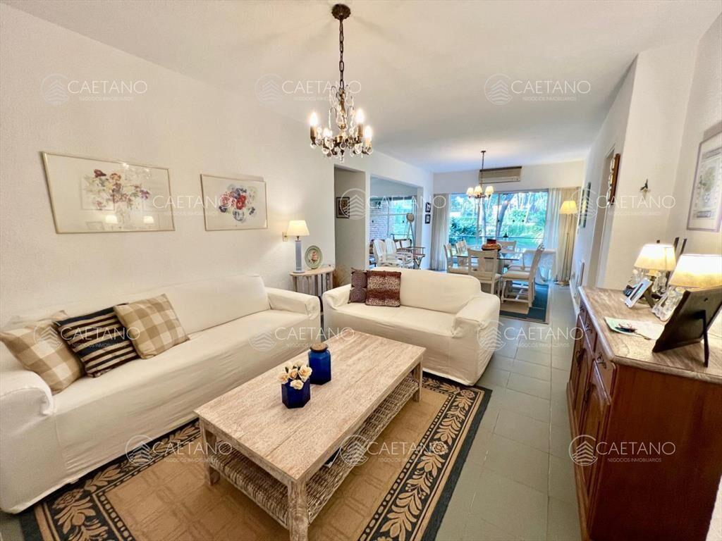 En venta, playa mansa, zona parada 16, de 3 con