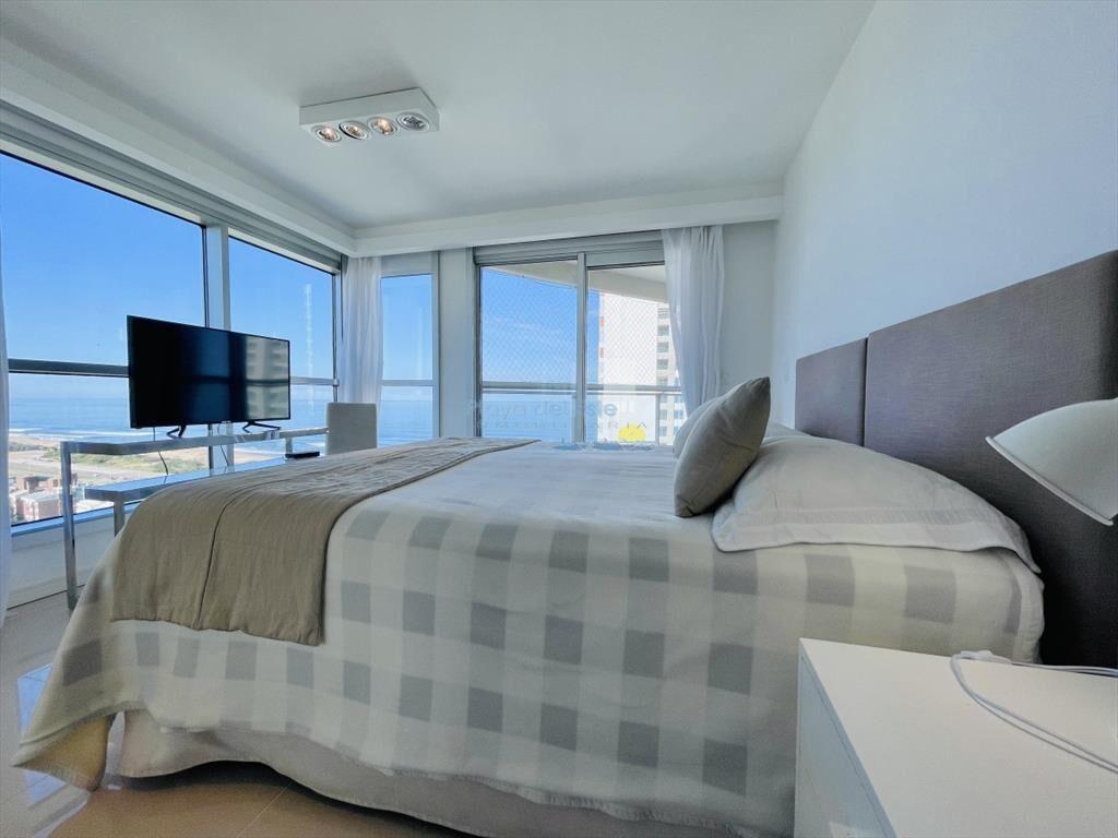Apartamento con Vista al Mar de 3 Dormitorios y +
