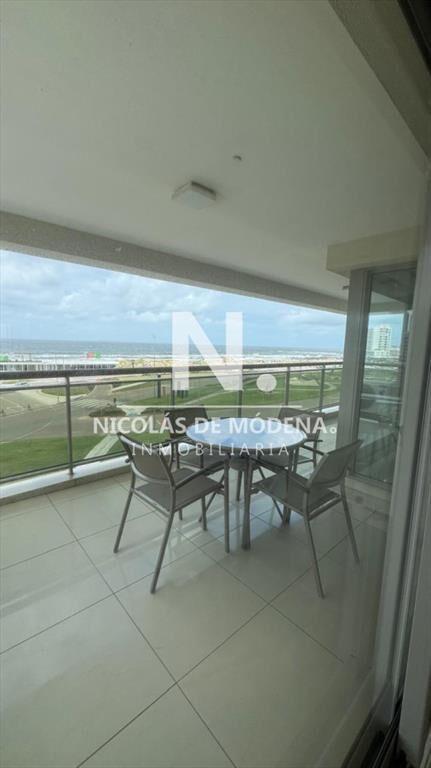 En venta apartamento de 3 dormitorios en Brava,