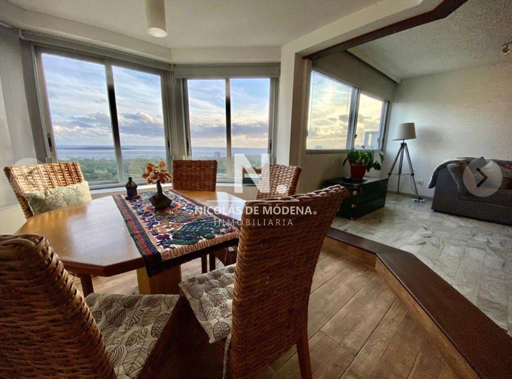 Vende apartamento 3 dormitorios en suite, en del