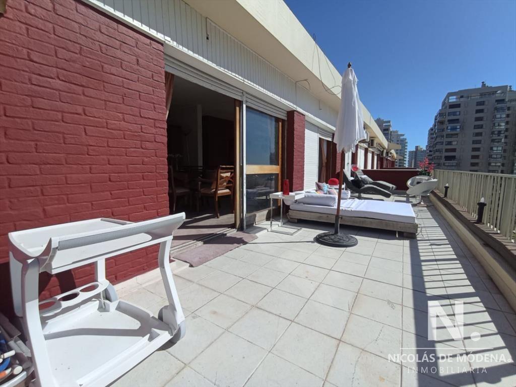 Pent house con parrillero y vista a Isla Gorriti