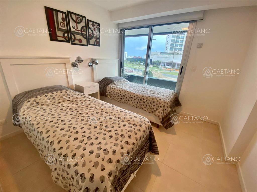 Comodo apartamento de 3 dormitorios en torre de