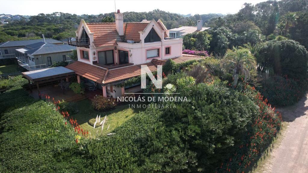 Espectacular casa sobre el Mar, gran oportunidad.
