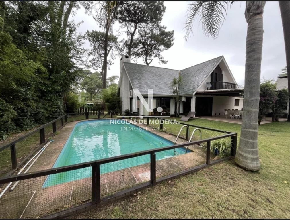 Casa en venta en 5 dormitorios en venta en Lugano