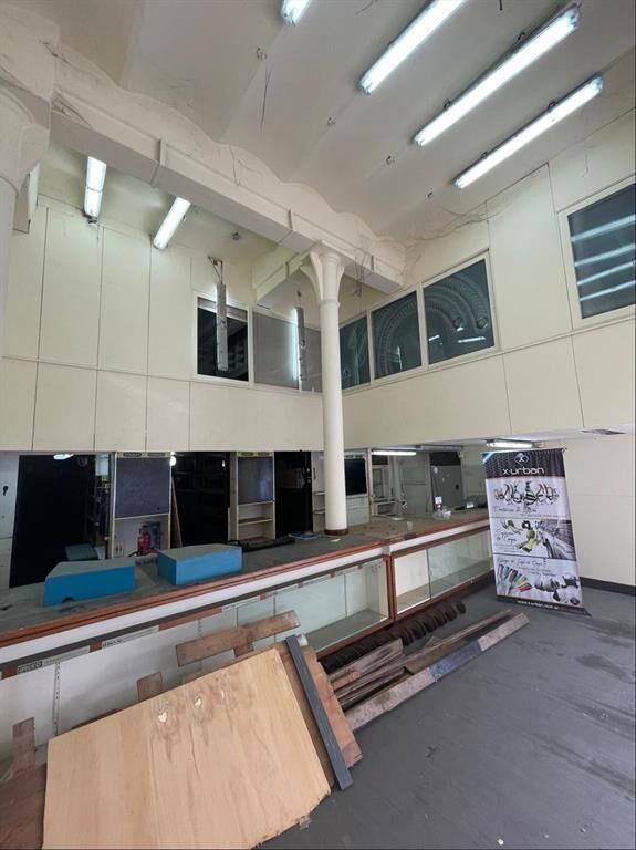 LOCAL COMERCIAL Y OFICINAS SOBRE CALLE CERRO LARGO