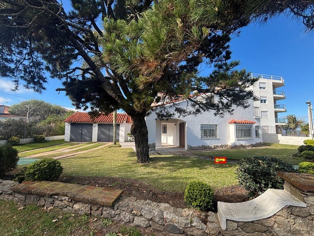 Venta de Casa Frente al mar en Atlántida - 4 dormitorios