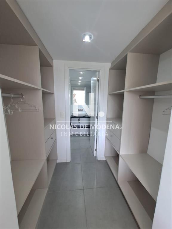 En venta apartamento de 2 dormitorios en Punta del Este.