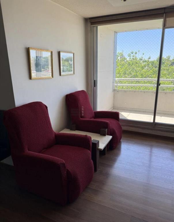 Se vende apartamento de dos dormitorios, dos baños y garage