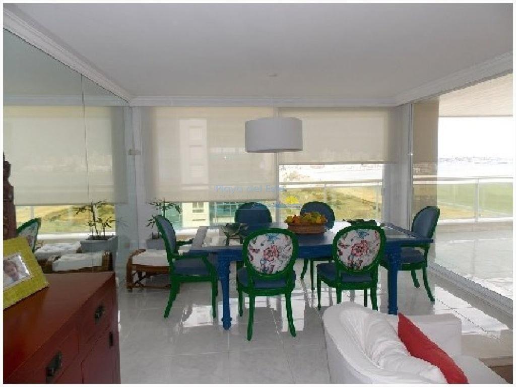 Apartamento en Venta de 3 Dormitorios en Edificio