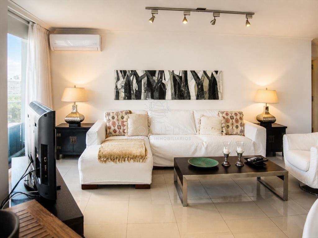 Alquila apartamento de 3 dormitorios en Punta del