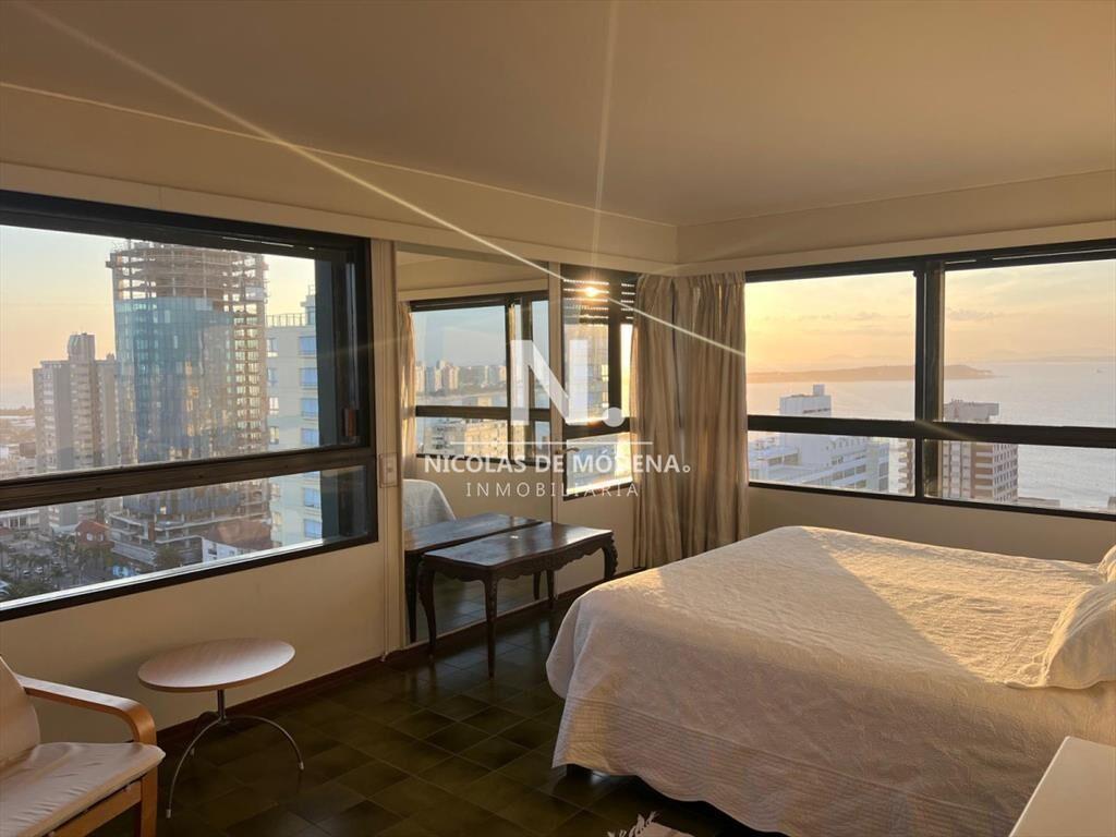 Vende apartamento con vista al mar de 3 en Punta