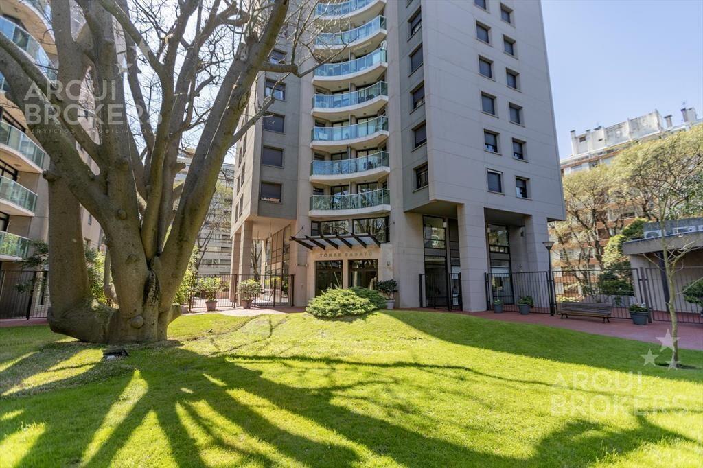 Apartamento de tres dormitorios en alquiler en Pocitos 2 gg