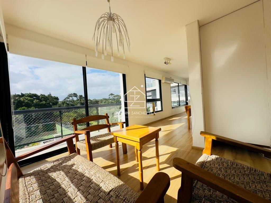 Apartamento en venta frente a playa brava.