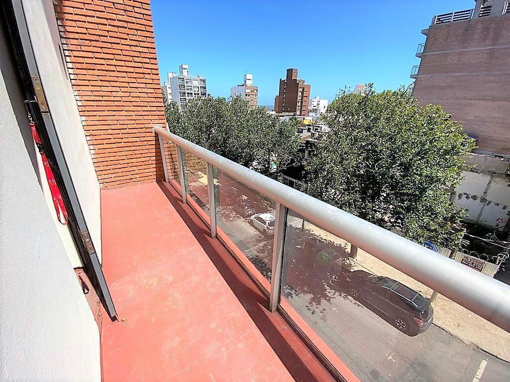 Apartamento En Venta 3 Dormitorios 2 baños en Parque Rodo