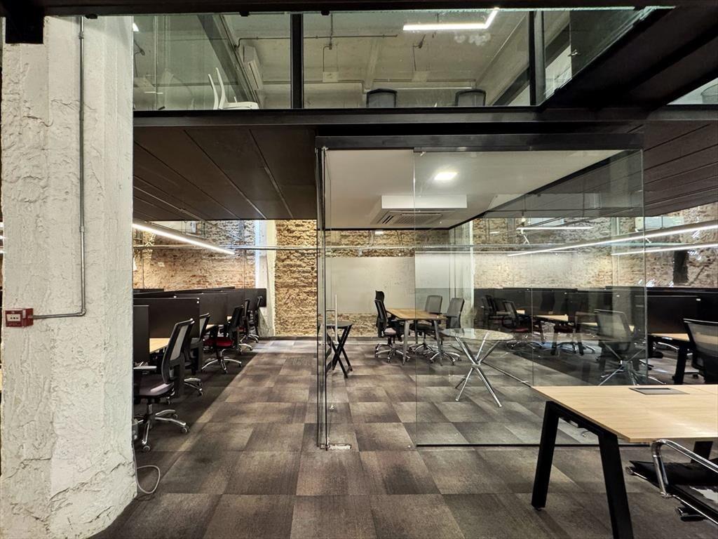 - ALQUILER -OFICINA - COWORK - TODO INCLUIDO - TRES CRUCES-